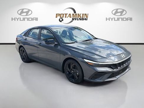 Certified 2026 Hyundai Elantra Sport FWD image 3