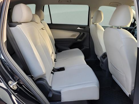 Used 2019 Volkswagen Tiguan SE image 14