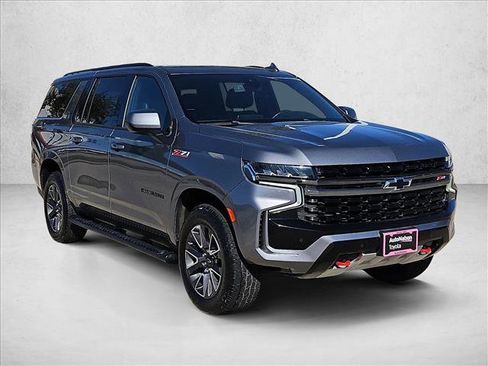 Used 2022 Chevrolet Suburban Z71 image 3