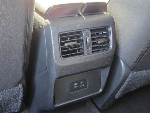 Used 2023 Nissan Rogue SV image 18