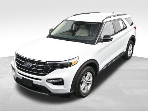 Used 2023 Ford Explorer XLT w/ Equipment Group 202A AWD/4WD image 26