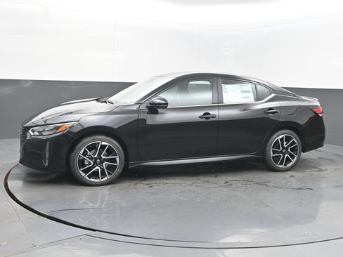 Certified 2025 Nissan Sentra SR FWD image 4
