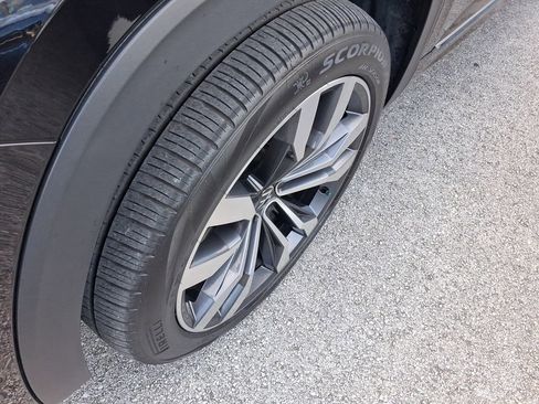 Used 2023 Volkswagen Atlas SEL Premium image 5