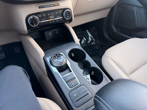 Used 2022 Ford Escape Titanium AWD/4WD image 24