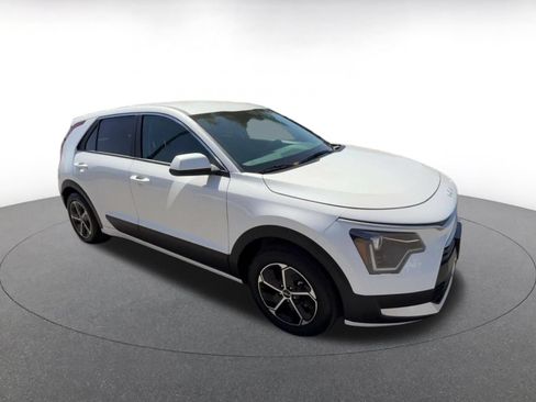 Used 2026 Kia Niro LX FWD image 2