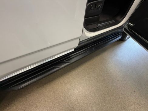 Used 2023 Cadillac Escalade Premium Luxury AWD/4WD image 50