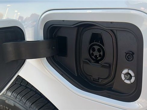 New 2025 Ford F150 Lightning Lariat image 25