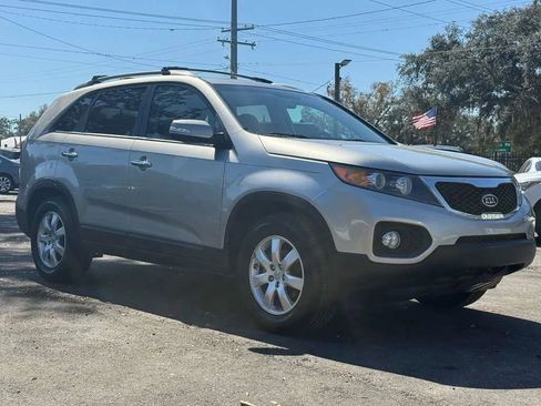 Used 2013 Kia Sorento LX w/ Convenience Pkg image 8