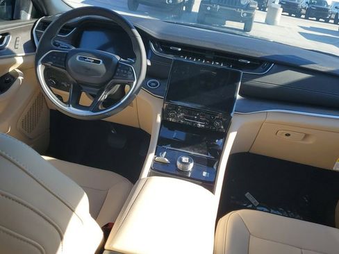 New 2025 Jeep Grand Cherokee L Limited w/ Black Appearance Package image 11