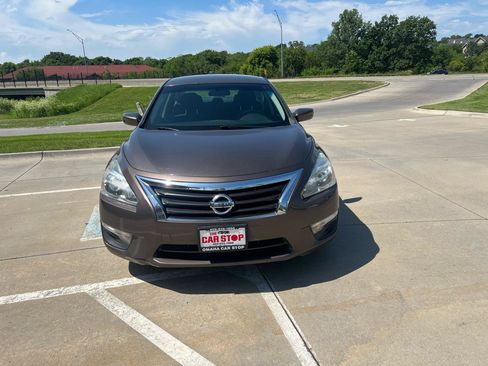 Used 2014 Nissan Altima 2.5 S w/ Display Audio Package FWD image 3