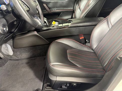 Used 2019 Maserati Ghibli RWD image 11