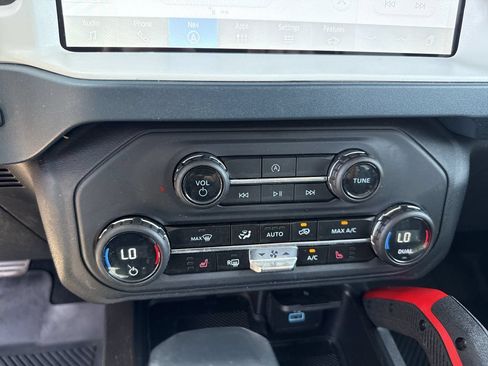 Used 2025 Ford Bronco Heritage Edition AWD/4WD image 29