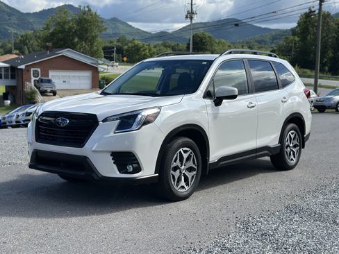 Used 2024 Subaru Forester Premium AWD/4WD image 7