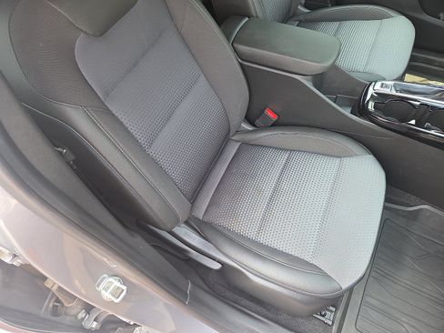 Used 2024 Chevrolet Trax LT w/ Driver Confidence Package FWD image 16