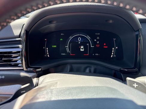 Used 2025 Toyota Camry SE FWD image 11