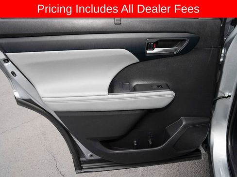 Certified 2024 Toyota Highlander XLE AWD/4WD image 12