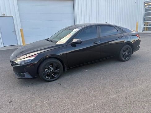 Used 2023 Hyundai Elantra Blue FWD image 2