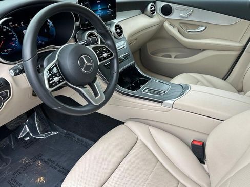 Used 2022 Mercedes-Benz GLC 300 4MATIC image 4