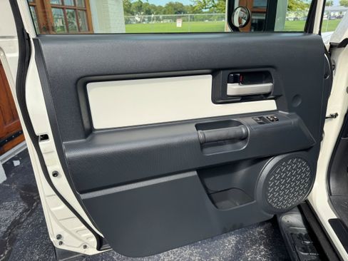 Used 2013 Toyota FJ Cruiser 4WD w/ Upgrade Pkg image 6