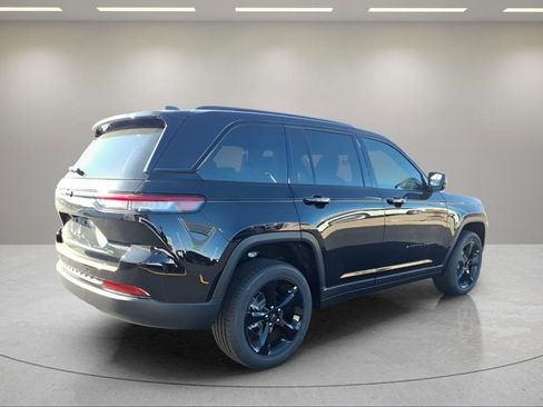 New 2025 Jeep Grand Cherokee Altitude image 3