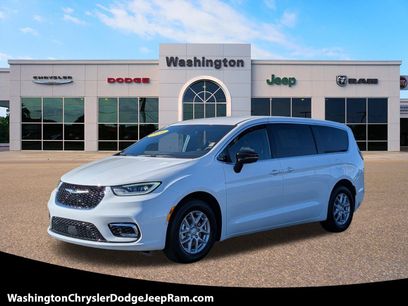 New 2026 Chrysler Pacifica Select