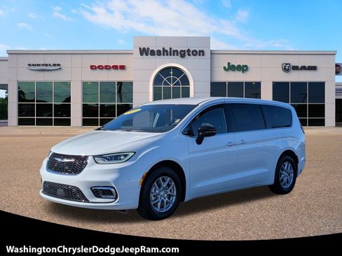 New 2026 Chrysler Pacifica Select image 1