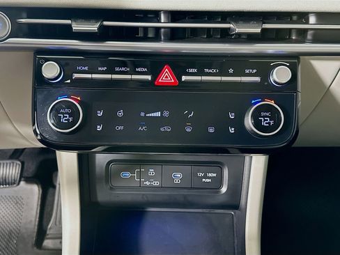 Certified 2025 Hyundai Tucson Limited AWD/4WD image 21