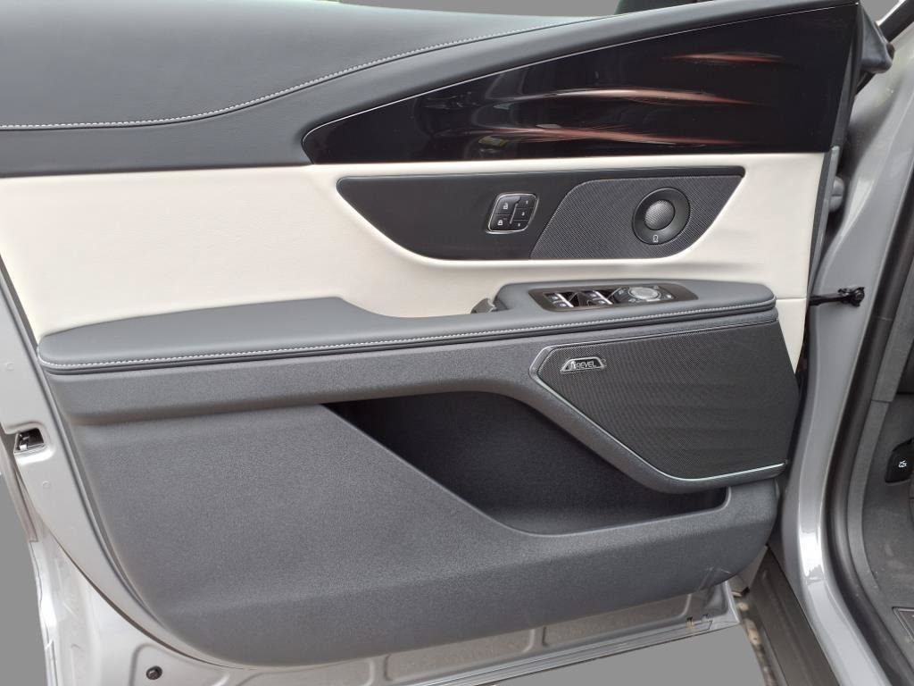 New 2025 Lincoln Nautilus Reserve AWD/4WD image 14