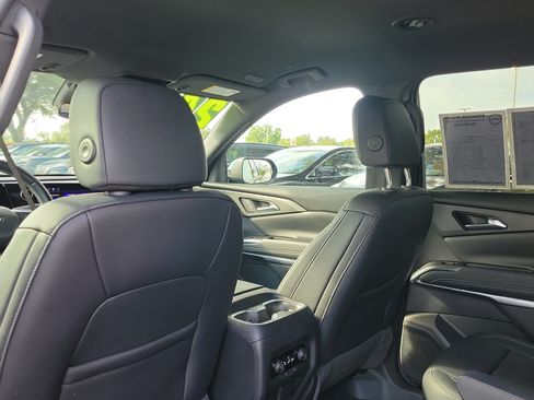 Used 2024 Chevrolet Traverse LT w/ LPO, Floor Liner Package FWD image 15