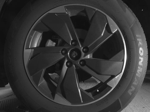 Used 2025 Nissan Rogue SV image 12