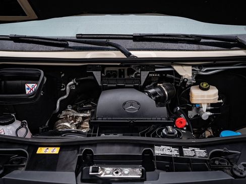 Used 2024 Mercedes-Benz Sprinter 2500 image 37