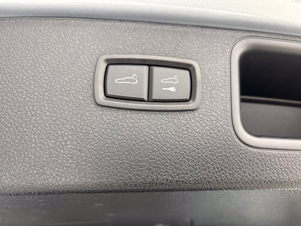 Certified 2024 Porsche Macan Turbo AWD/4WD image 21