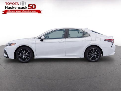 Used 2024 Toyota Camry SE AWD/4WD image 6