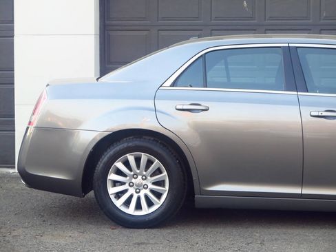 Used 2012 Chrysler 300 RWD image 27