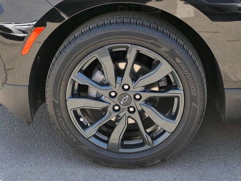 Used 2023 Chevrolet Equinox RS w/ RS Leather Package FWD image 9