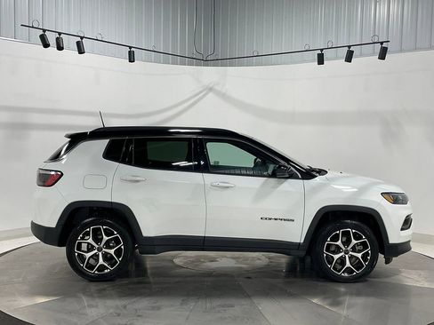 Used 2026 Jeep Compass Limited AWD/4WD image 10