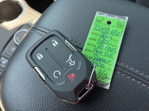 Used 2024 GMC Terrain SLE w/ Driver Convenience Package FWD image 21