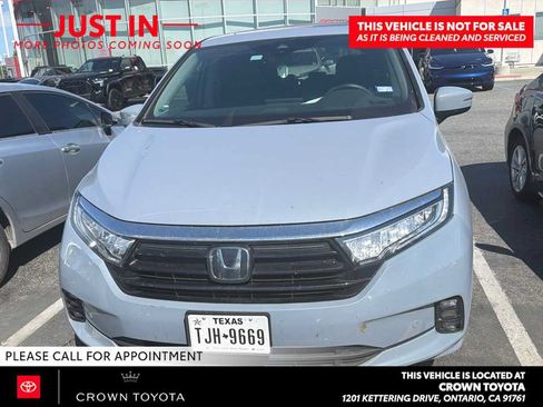 Used 2023 Honda Odyssey Elite image 2