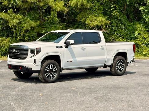 Used 2024 GMC Sierra 1500 AT4 w/ Technology Package AWD/4WD image 2