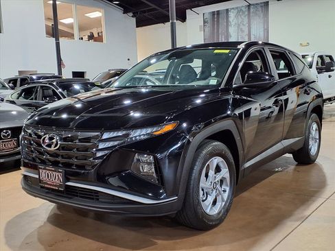 Used 2023 Hyundai Tucson SE image 3