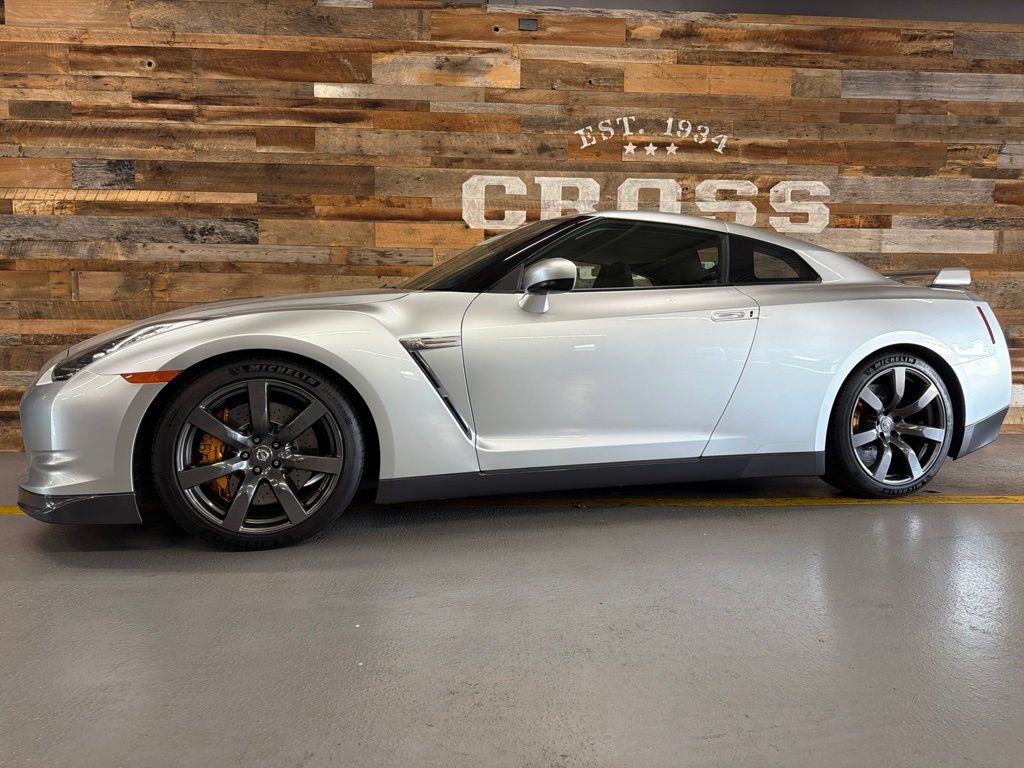 Used 2009 Nissan GT-R Premium AWD/4WD image 17