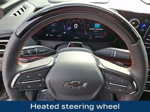 Used 2025 Chevrolet Traverse RS image 23