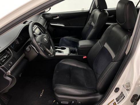 Used 2014 Toyota Camry SE w/ Leather Package image 11