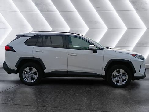 Used 2019 Toyota RAV4 XLE AWD/4WD image 7