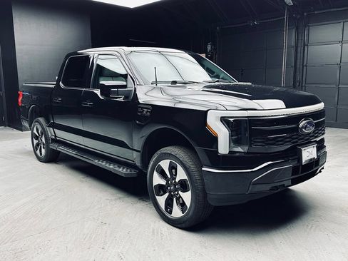 Used 2023 Ford F150 Lightning Platinum AWD/4WD image 9