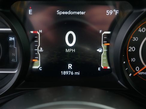 Used 2024 Jeep Wrangler Sahara image 35