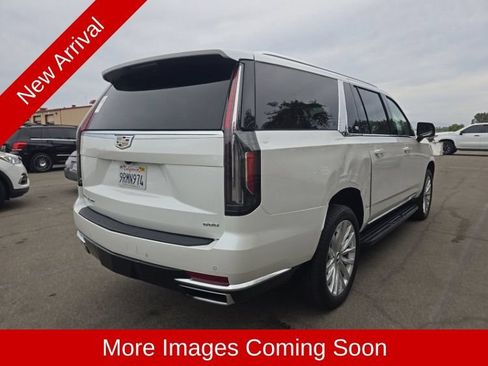 Used 2024 Cadillac Escalade ESV Luxury RWD image 3