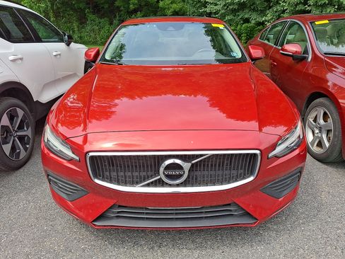 Used 2019 Volvo S60 T6 Momentum w/ Premium Package AWD/4WD image 2