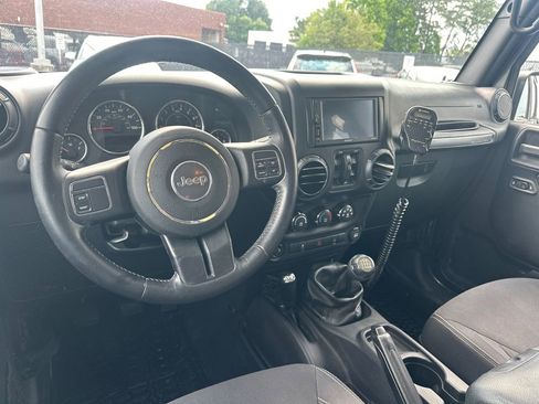 Used 2016 Jeep Wrangler Unlimited Sahara AWD/4WD image 22