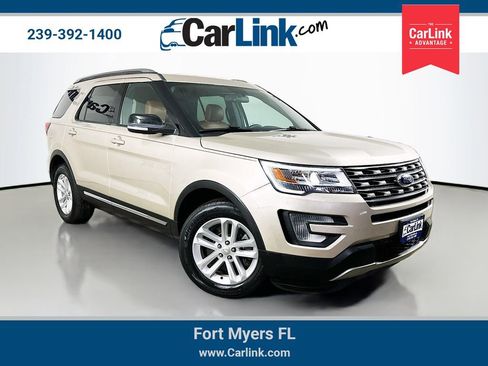 Used 2017 Ford Explorer XLT image 1